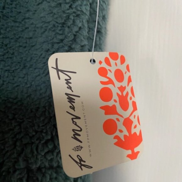 NWT FP (Free People) Movement Scout It Out Fleece Vest in Women's Medium - Picture 4 of 6